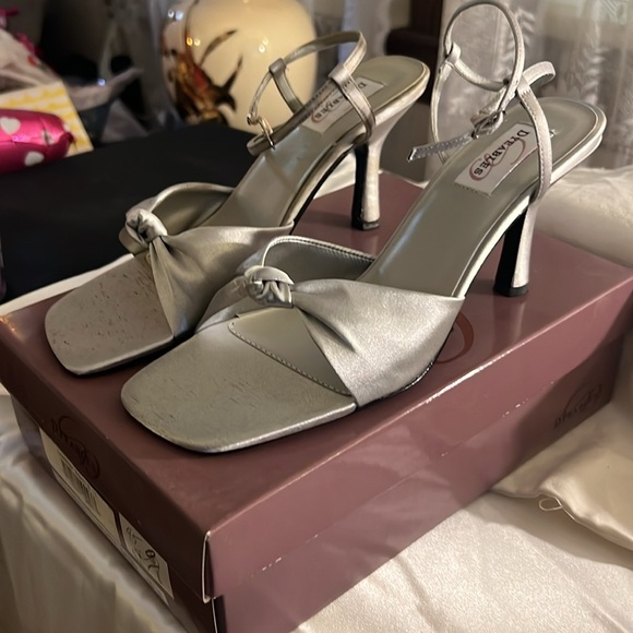 Love Knot Silver - Picture 2 of 5